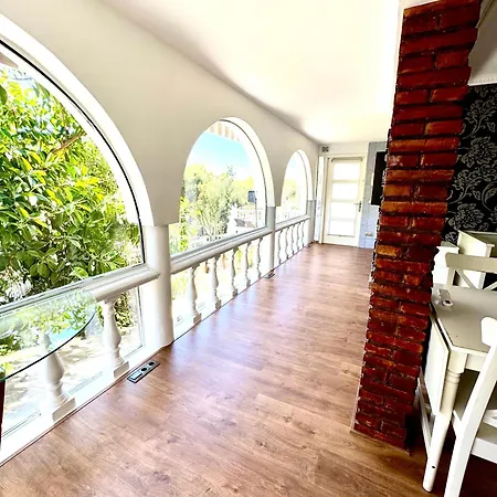Luminous In A With Pool Apartamento